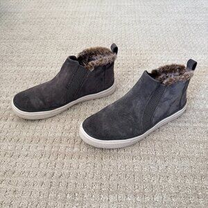 Toms Bryce Suede Slip On Sneaker with Faux Fur - Size 7 *LIKE NEW*